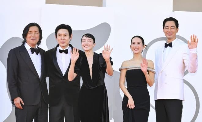 베니스 사로잡은 이창동 감독 ‘가능한 사랑’… 황금사자상 유력 후보 부상
