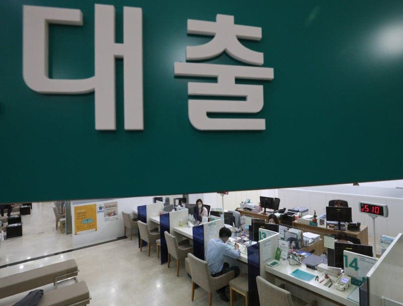 금리 1%p 오르면 '영끌' 가구 연체율 0.81%p 상승… 가구원 연체 전이 위험도 커