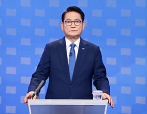 김승원 ‘신약 청탁 의혹’에 폭로전 확산… 與 ‘수사자료 유출’ 맞불
