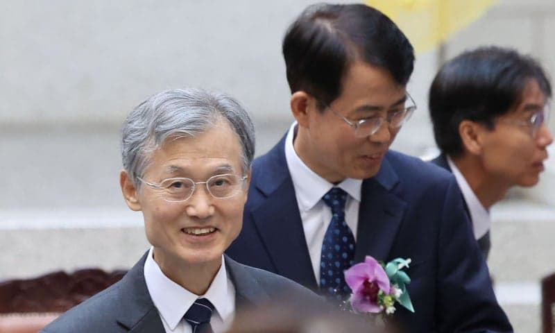 퇴임하는 이흥구 대법관의 작심 발언 “사법 3법과 계엄 대응 실패했다”