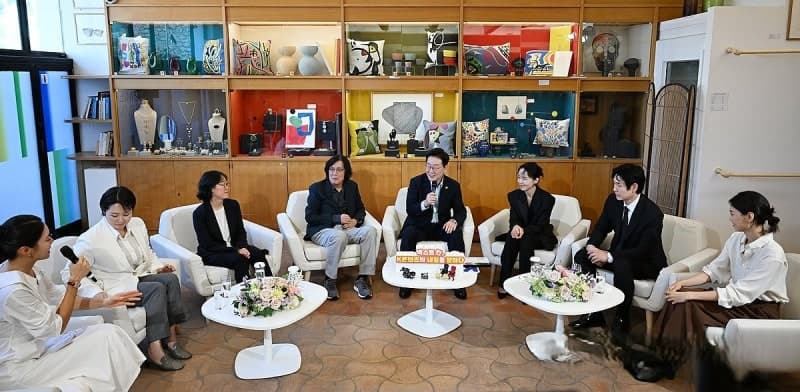 넷플릭스, 이재명 대통령 만나 "한국 콘텐츠의 장기적 스토리텔링 파트너 되겠다"