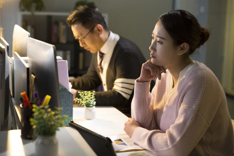 결혼 안 했다고 야근·전근 몰려…일본 직장 내 독신자 소외와 갈등 심화
