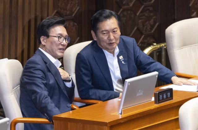 김민석 수첩에 적힌 ‘서울시장 후보’ 메모…정청래 “불쾌하다” 반발