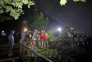 설악산 출입금지구역서 등반객 8명 고립…1시간 30분 만에 구조