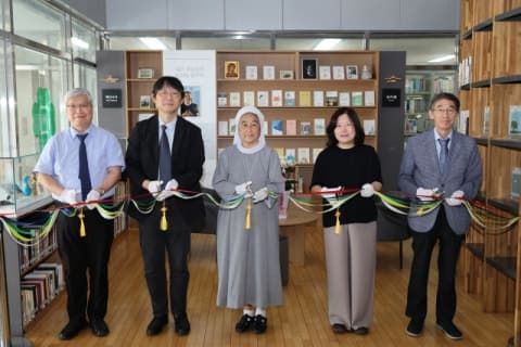 부산대학교, 이해인 수녀의 문학적 발자취 담은 '해인서가' 오픈