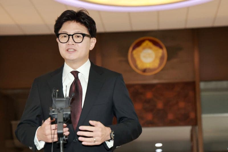 한동훈 "김승원, 브로커 자택 방문해 단둘이 사진 찍었나"