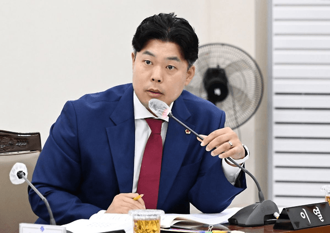 이열 부산시의원 "사직야구장 재건축 로드맵 공개하고 행정 모순 바로잡아야"