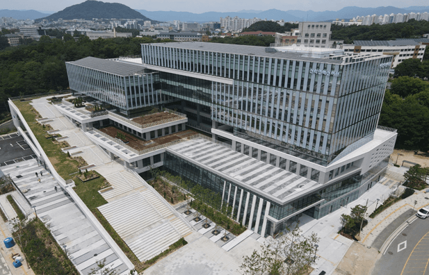 강원대, 지역거점국립대 최초 '캠퍼스 혁신파크 산학연혁신허브' 개관