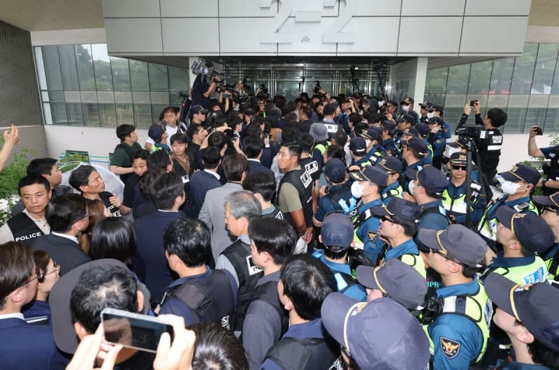 국조특위 개표소 조사 방해하고 경찰 폭행한 60대, 1심서 징역형 집행유예