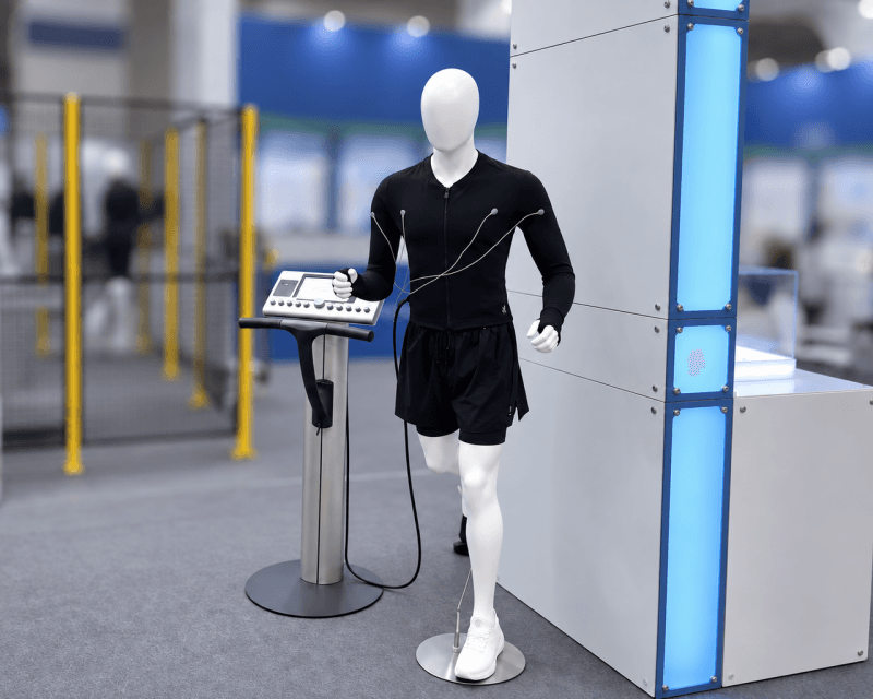3D 설계부터 봉제까지 로봇이 척척…개인 맞춤형 스마트웨어 공장 구현