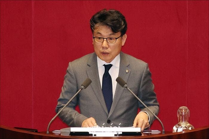 진성준 국방위원장, '청문회 전날 만찬' 논란에 유감 표명