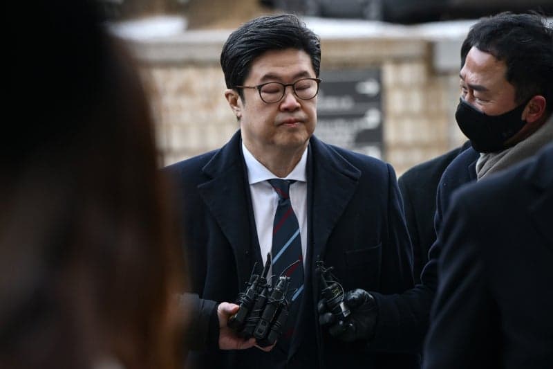검찰, '홈플러스 사태' 김병주 MBK파트너스 회장 피의자 소환 조사
