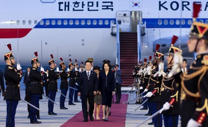이재명 대통령, 프랑스 국빈방문 마치고 귀국…연임 개헌 논란 직접 차단