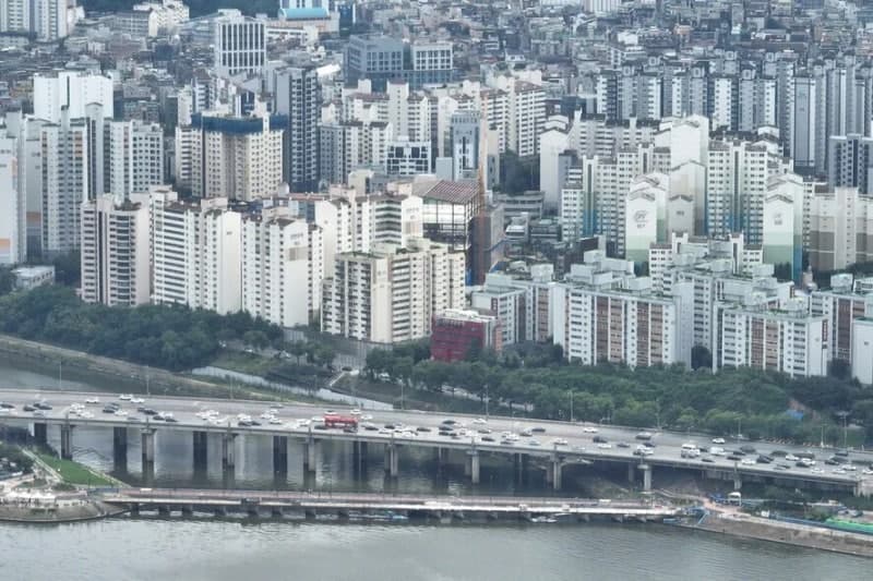 한국은행, 추가 금리 인상 시사…물가·집값 변수 점검