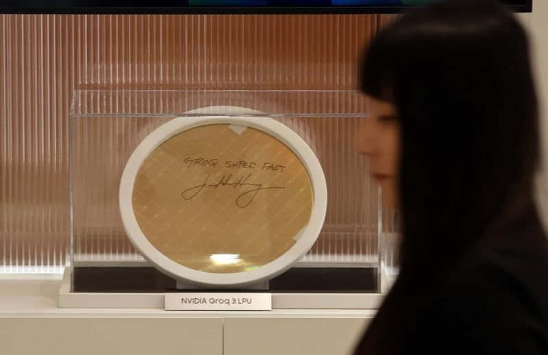 AI 반도체 주문 폭주에 TSMC 매출 신기록…삼성 파운드리 2위 위태