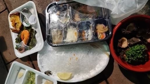 회에서 벌레 나왔다며 10만원 환불받고 잔반만 돌려준 배달 진상