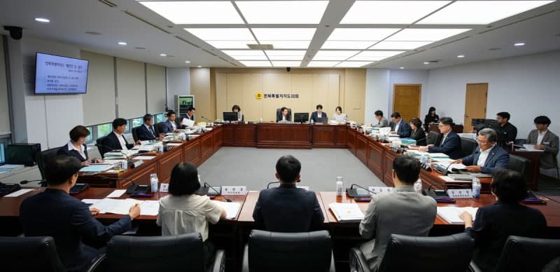 전북도의회, 교육청 추경 256억 삭감…'1600억 발언' 갈등 격화