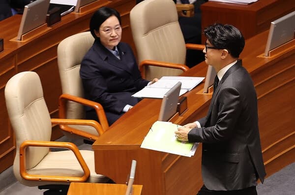 김승원 '청탁·채용' 의혹에 총리실 개입 논란까지…정국 정면충돌