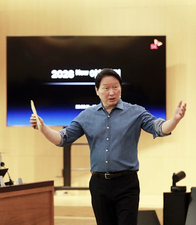 최태원 SK 회장, 울산 AI 데이터센터·울산CLX 방문…사장단 총출동 AX 현장경영