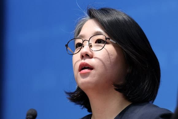 용혜인 "의원·장관 겸직은 법률이 허용"…사퇴론 일축하고 정면돌파 선언