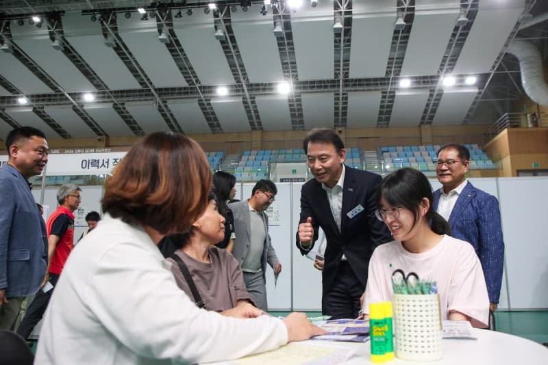 남양주 채용박람회 1300명 몰려 성황…진천군, 17일 AI 특별관 갖춘 박람회 개최