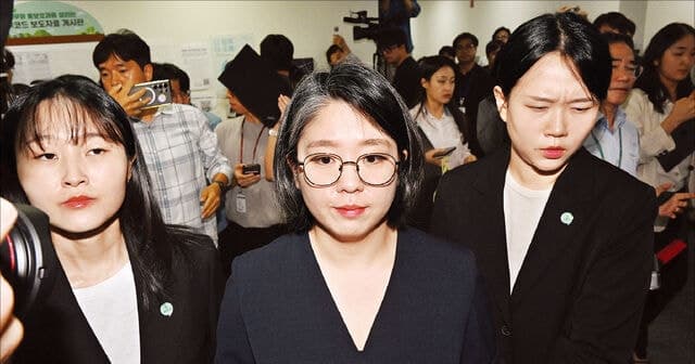 용혜인 “겸직은 법률이 허용” 사퇴 거부… 여론은 ‘잘못된 인선’ 63%