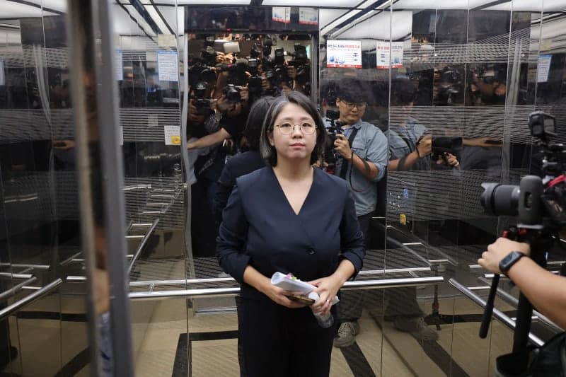 용혜인 "의원직 겸직은 법적 원칙"…부정적 여론에도 사퇴 거부