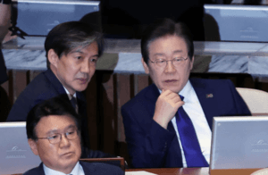 조국 "이재명 지지율 최저치, '문조털래유' 적으로 돌린 결과"