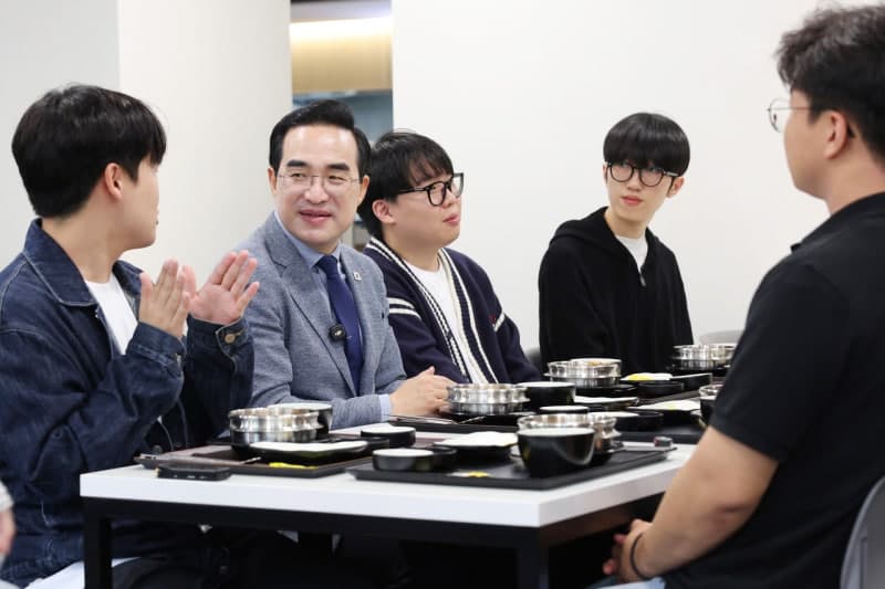 박홍근 장관 "AI 대전환 선제 투자…2045 국가발전전략 수립"