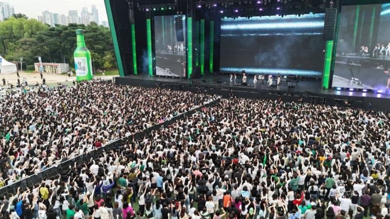 하이트진로 '이슬라이브 페스티벌' 1만 8천 명 찾았다…소주 1만 병·맥주 5만 캔 판매