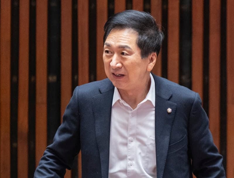 김기현 의원 부부, 김건희 여사 명품 가방 제공 혐의 재판서 진술 거부