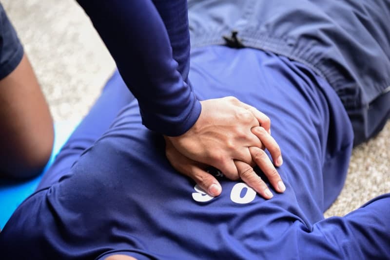 트레킹 중 쓰러진 50대 남성, 10대 학생들 심폐소생술로 살렸다