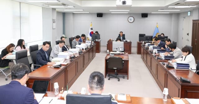 대구시의회 예결특위 추경안 원안 가결…포항시의회는 심사 돌입
