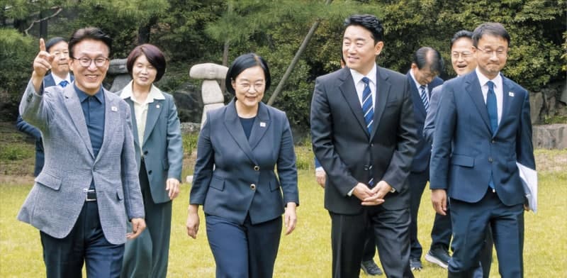 이재명 지지율 하락에 여권 내 노선 갈등 점입가경…탄핵 전조론까지 등장