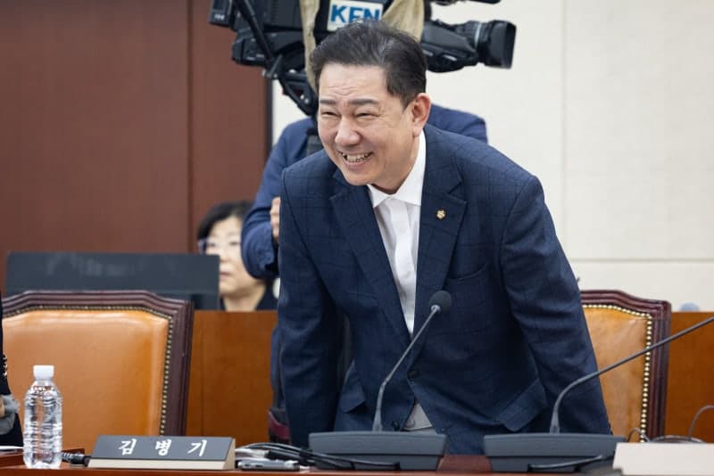 경찰, 김병기 의원 구속영장 반려에 아쉬움 표하며 보완수사 착수