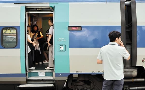 KTX 하루 평균 입석 이용객 1만명 돌파…“공급 좌석은 오히려 줄었다”