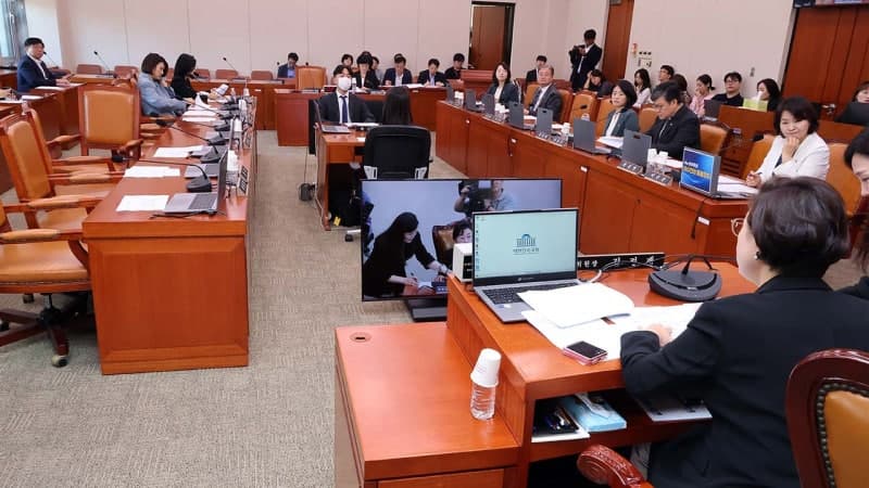 성평등가족위, 형사소송법 후속 법안 더불어민주당 주도 의결…국민의힘 퇴장