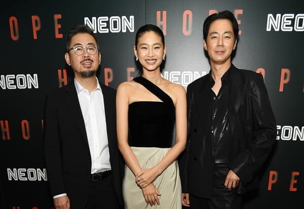 나홍진 감독 영화 '호프', 북미 1,560개 스크린서 개봉 첫 주 500만 달러 수익