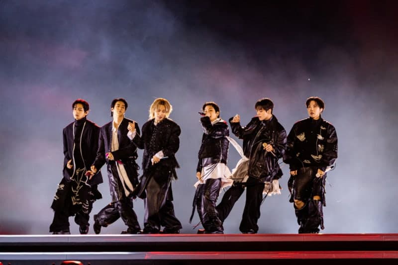 中 쇼핑몰서 버젓이 팔리는 BTS '스윔' CD…서경덕 "한심한 저작권 침해"