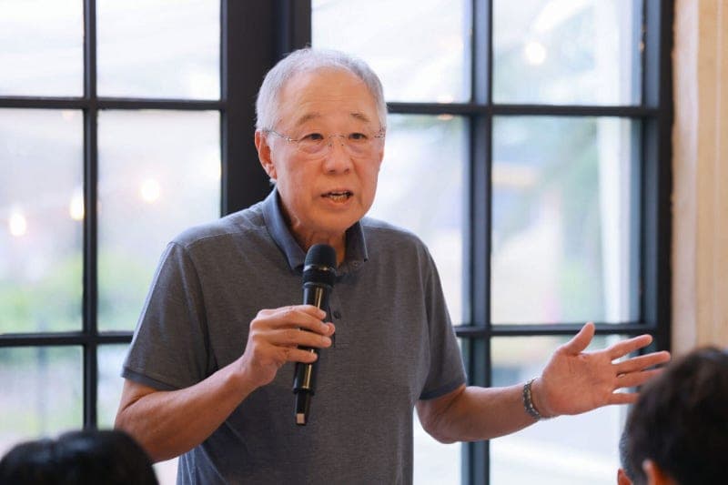 류진 한경협 회장과 임직원, 추석 맞아 무료급식소 배식 봉사활동 나서