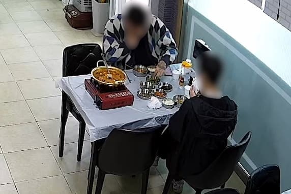 음식서 돌 나와 이 깨졌다…식당 67곳 돌며 2,000만 원 뜯은 공갈단 검거