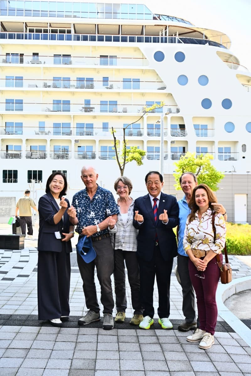 글로벌 관광도시 속초, 럭셔리 크루즈 '더 월드'호 첫 입항으로 관광 활성화