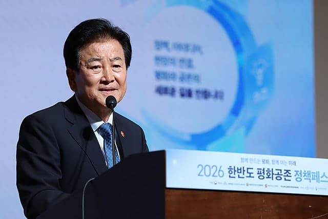 정세현 "트럼프 평양 방문해야 김정은 북미회담 응할 것"