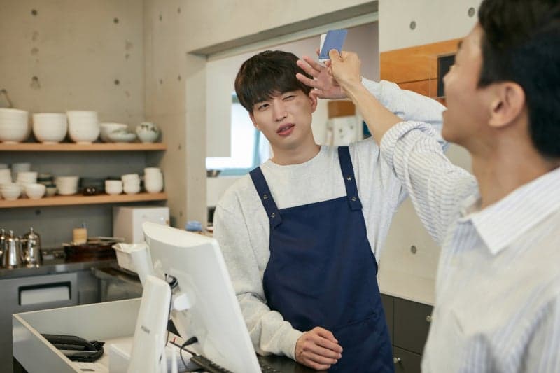 남양주 카페서 알바생 얼굴에 뜨거운 커피 던진 손님, 보복 예고까지