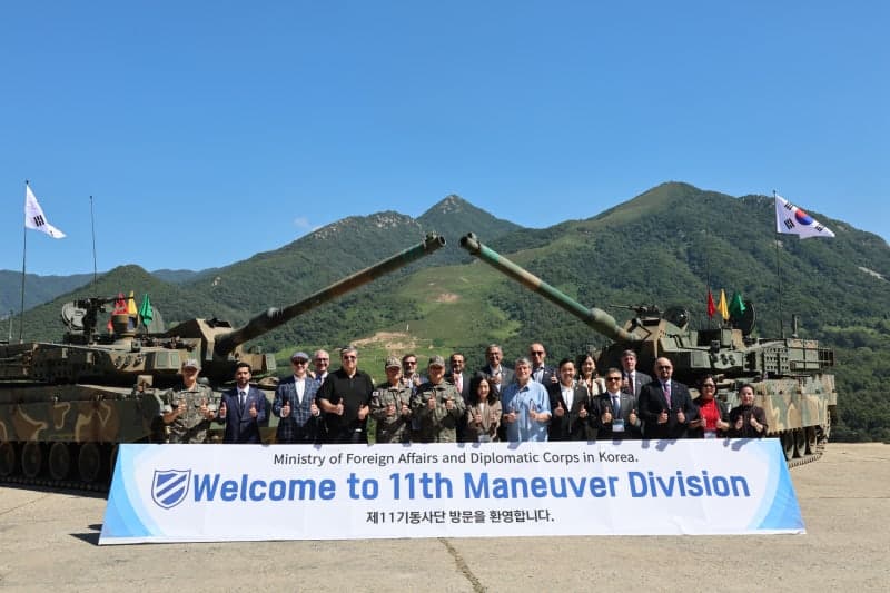 15개국 주한 외교단, 육군 11사단서 한국 주력 무기체계 운용 참관