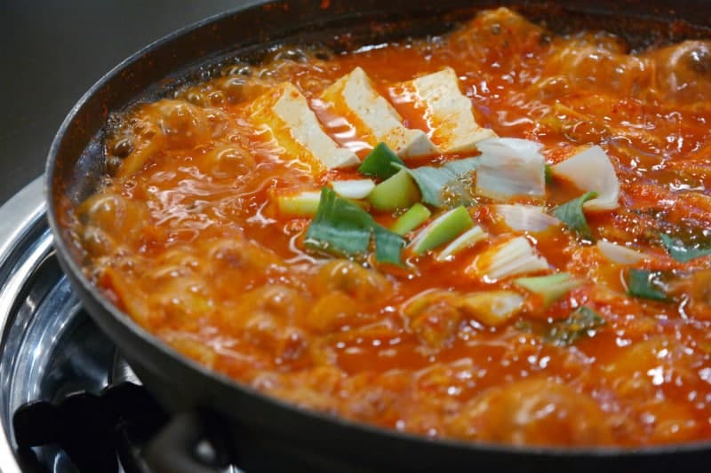 김치찌개 백반 9천원 돌파…주요 외식 물가 고공행진