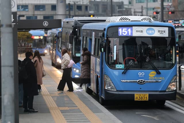 서울 시내버스 노사 임단협 극적 타결…16일 첫차부터 정상 운행