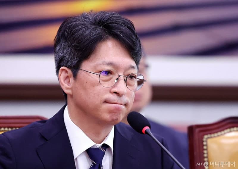 홍지선 청문회 격돌…'영끌 매수' 의혹과 '경기라인' 벼락 출세 공방