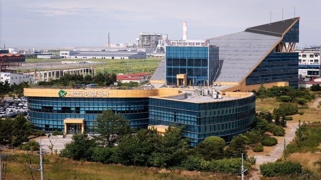 낙하산 인사 논란 빚은 청와대 민정비서관 부친, 새만금개발공사 이사직 사퇴