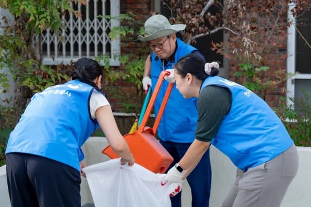 한국해양진흥공사, 추석 맞아 부산 지역 아동 617명에게 신발 선물